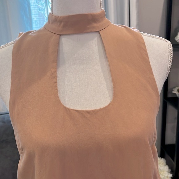 Lovers & Friends Plush Sleeveless dress. Beautiful top. Excellent condition - Picture 2 of 11